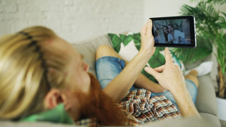 How to Choose the Right Tablet for Reading and Streaming